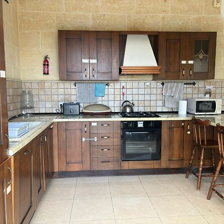 Ghajn il-Kbira  Tranquil Escape In Gozo Shared Pool & Morning Meal B&B 외부 사진