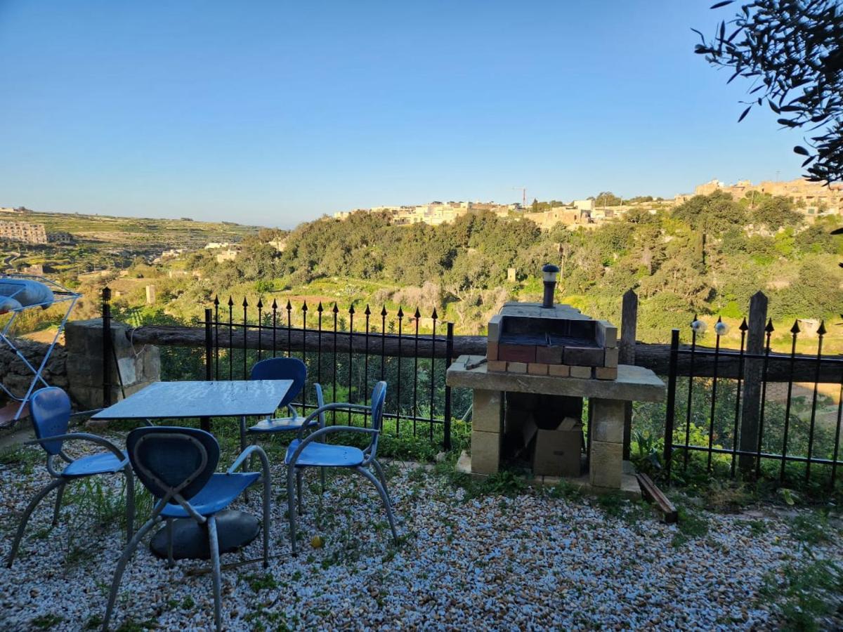 Ghajn il-Kbira  Tranquil Escape In Gozo Shared Pool & Morning Meal B&B 외부 사진