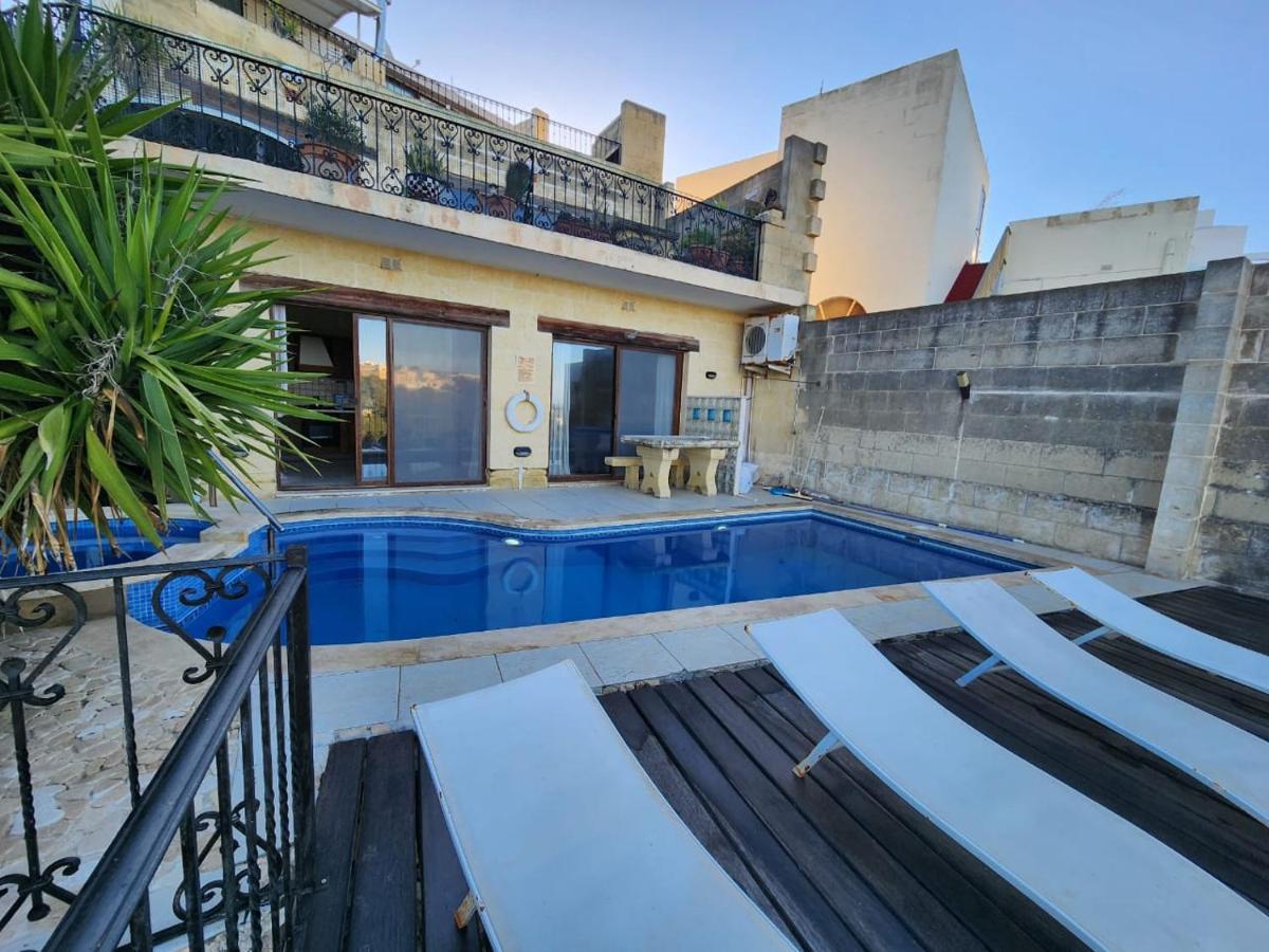 Ghajn il-Kbira  Tranquil Escape In Gozo Shared Pool & Morning Meal B&B 외부 사진