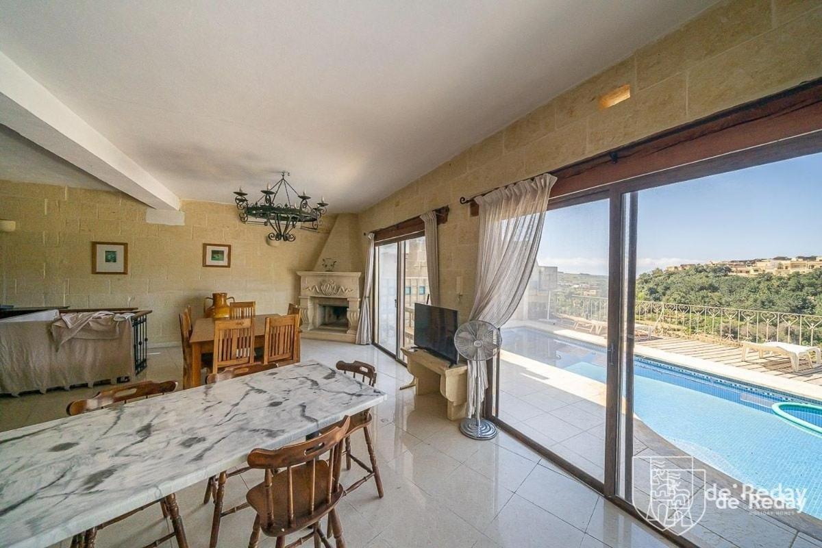 Ghajn il-Kbira  Tranquil Escape In Gozo Shared Pool & Morning Meal B&B 외부 사진