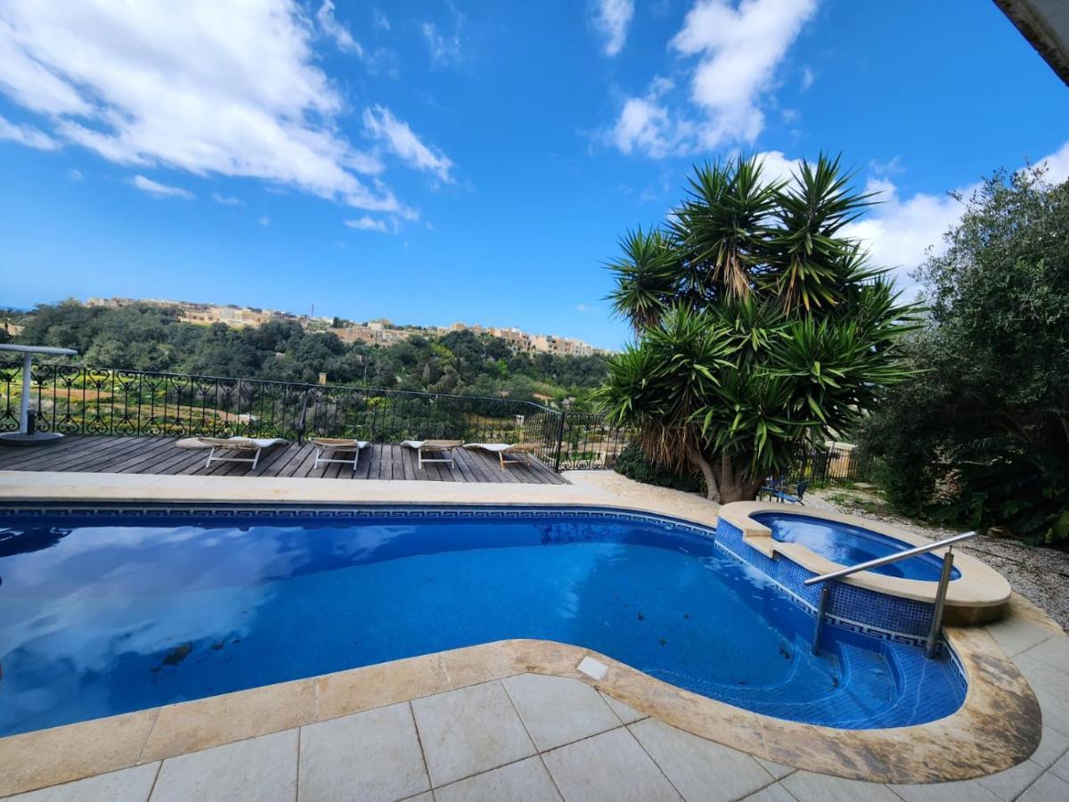 Ghajn il-Kbira  Tranquil Escape In Gozo Shared Pool & Morning Meal B&B 외부 사진