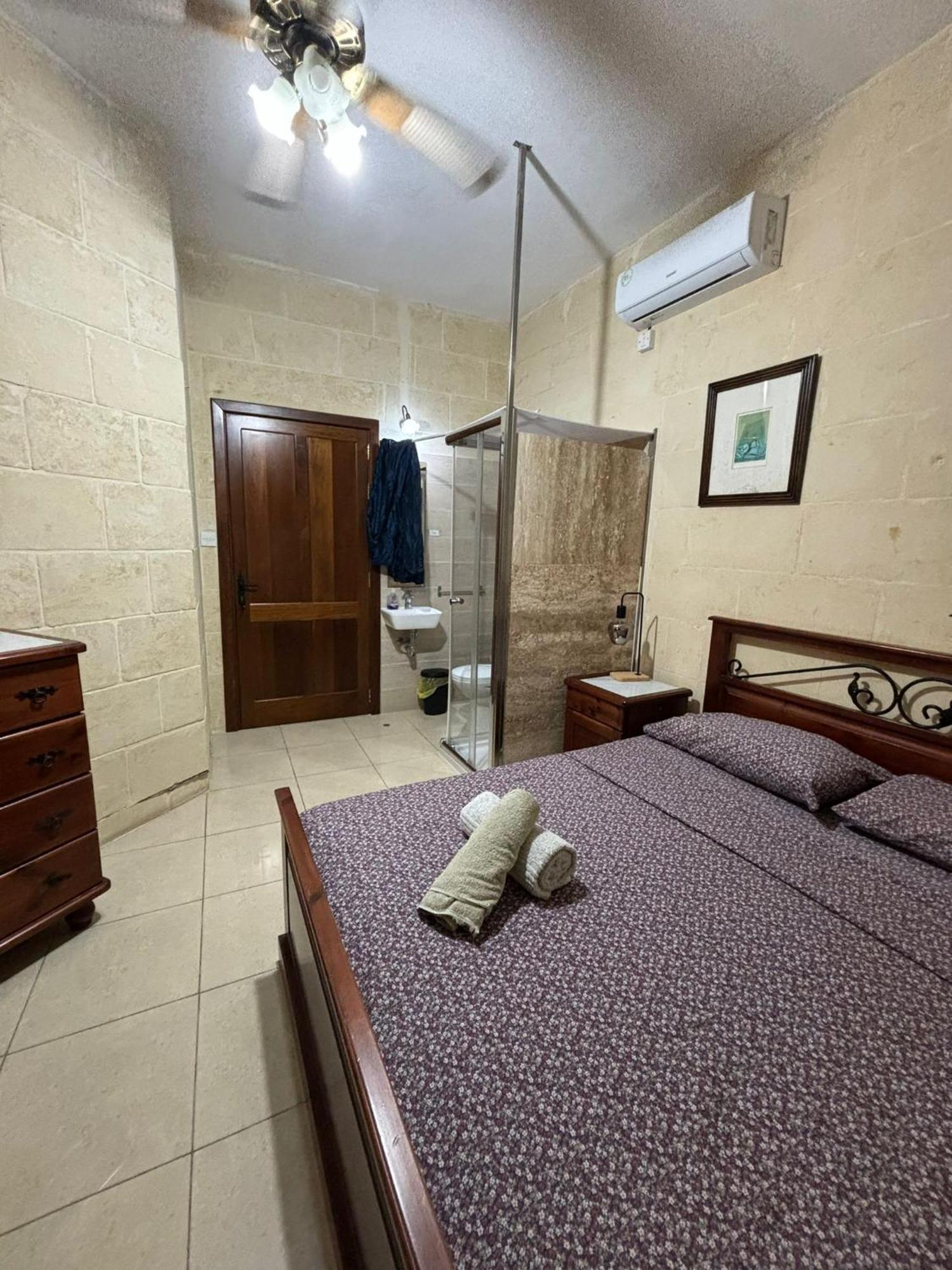 Ghajn il-Kbira  Tranquil Escape In Gozo Shared Pool & Morning Meal B&B 외부 사진