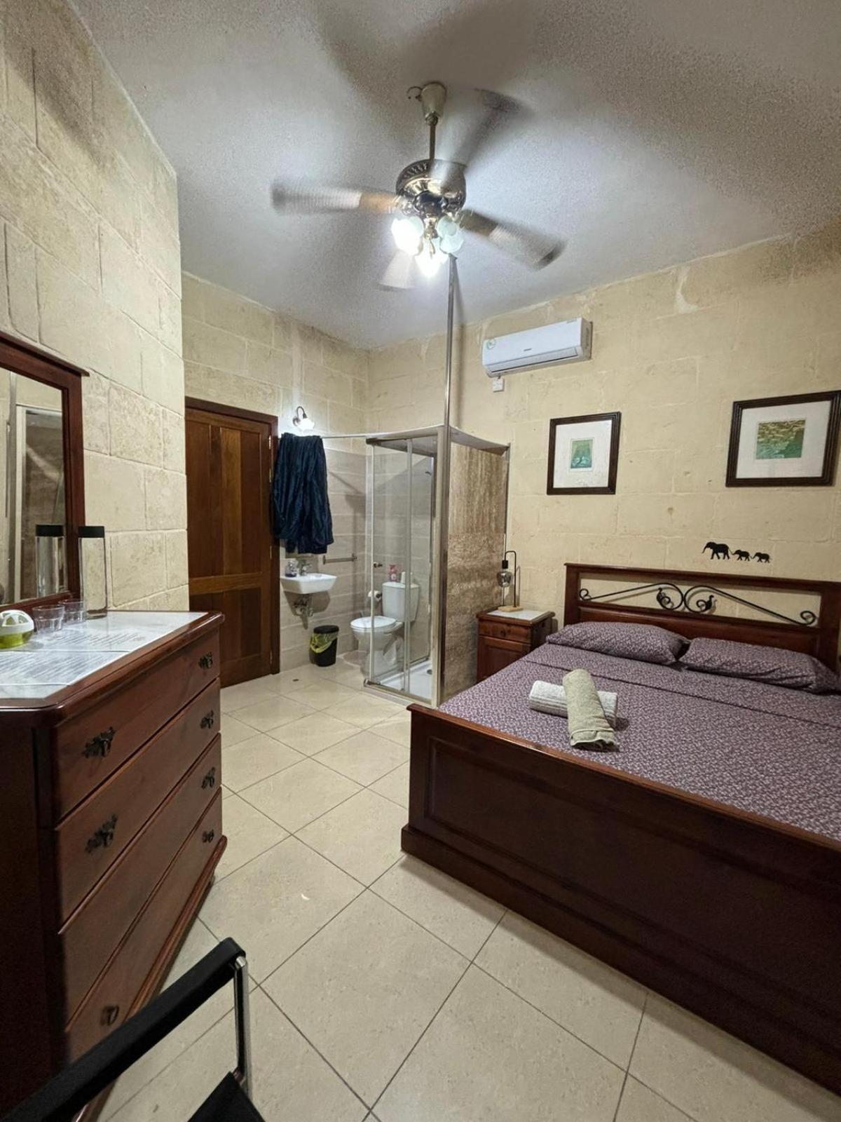 Ghajn il-Kbira  Tranquil Escape In Gozo Shared Pool & Morning Meal B&B 외부 사진